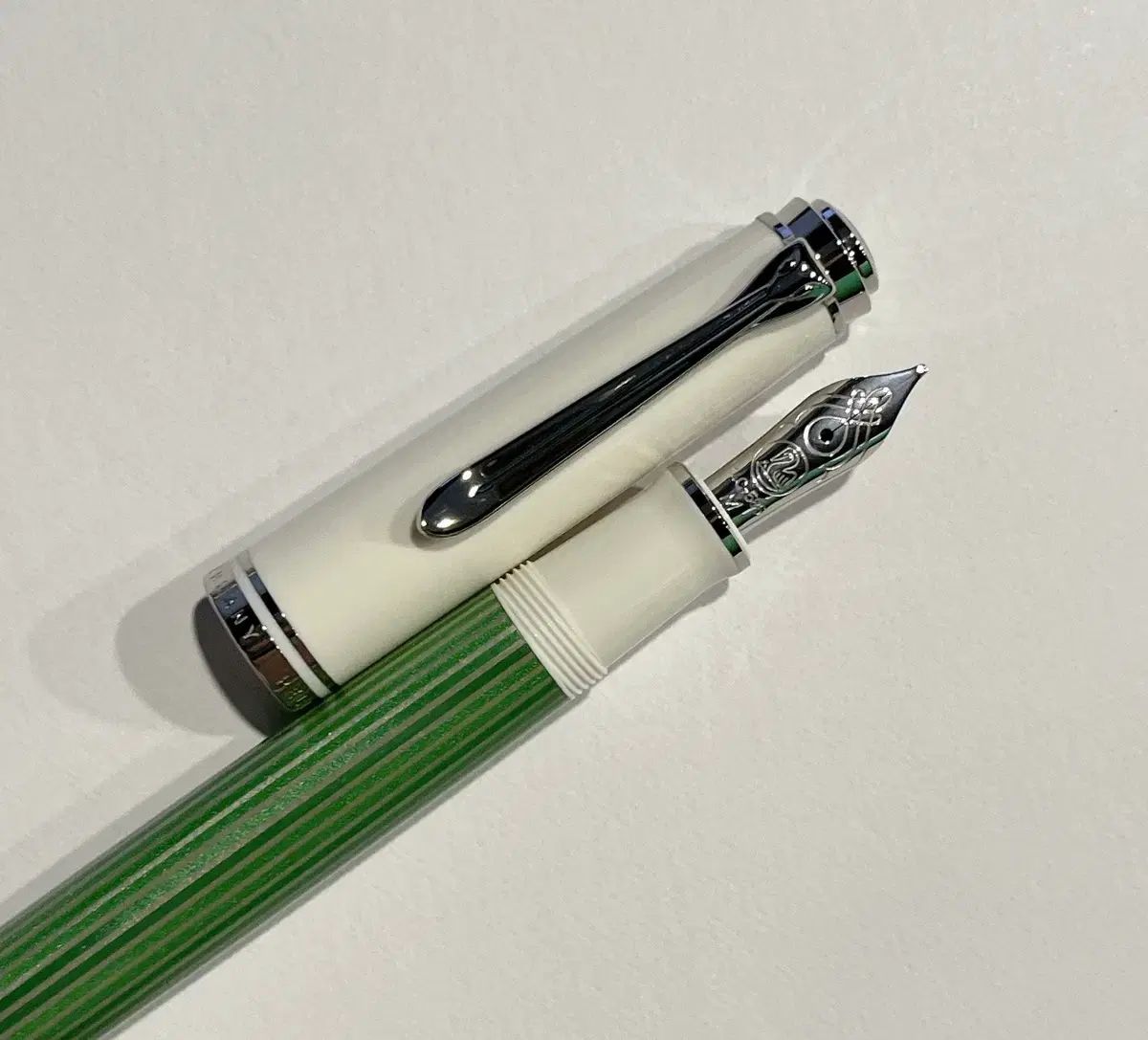M605 グリーン白 Mニブ