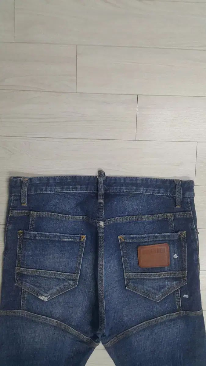 DSQUARED2 (ストレッチ加工) イタリア製ジーン 32 【公式通販】