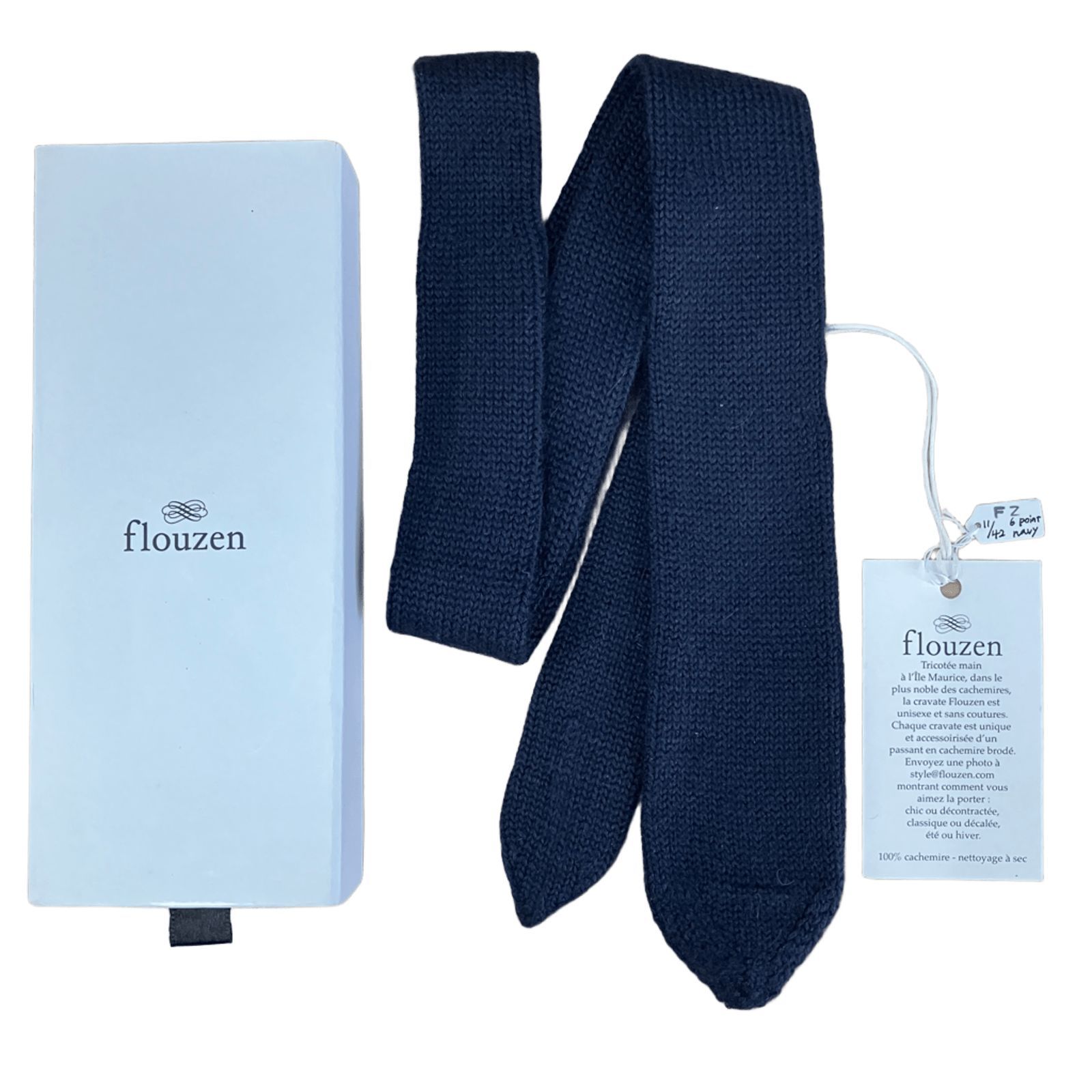 【新品タグ付】カシミヤ100% ニットタイ flouzen フローゼン 定価16,600円 紺 ネイビー ソリッド 無地 ハンドメイド 手編み ナロータイ モーリシャス製 メンズ レディース ユニセックス 外箱付 ※箱汚れあり 6,614円