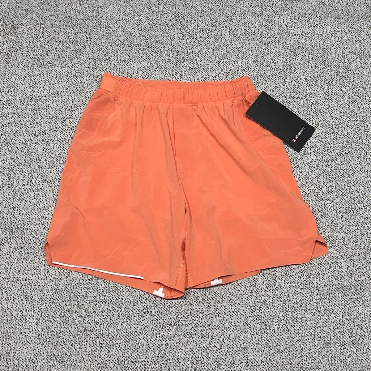ルルレモン サーチ ランニングショーツ 新品