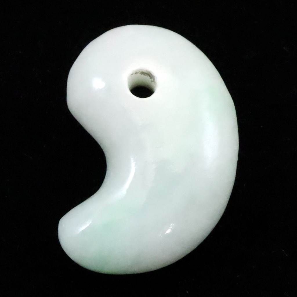 糸魚川翡翠 ヒスイ 小滝産 薄緑 22mm勾玉 ディレクトリカード付 5.06g 【榎本通商51175】
