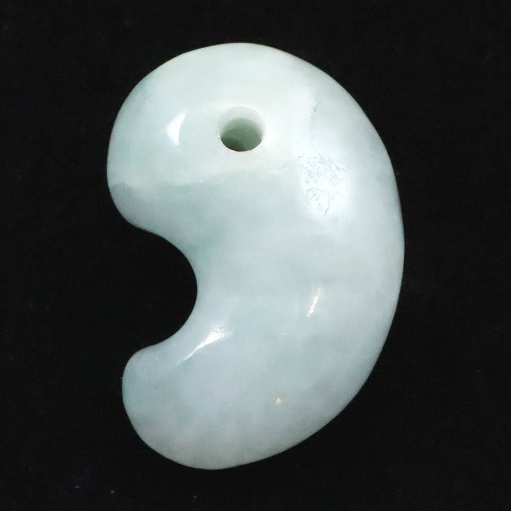 糸魚川翡翠 ヒスイ 小滝産 薄緑 32mm勾玉 ディレクトリカード付 17.77g 【榎本通商58473】