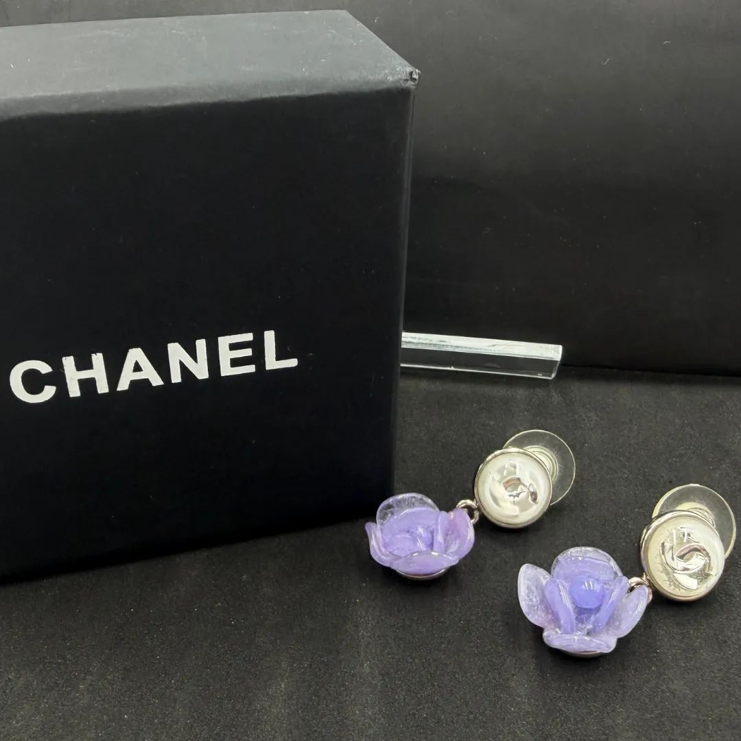CHANEL シャネル カメリア スイング ピアス パープル 04P 18G 21,158円