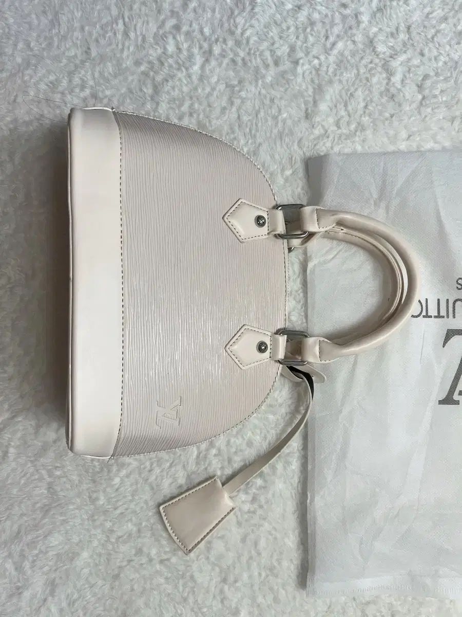 クリームアイボリー バッグ 新品 出品