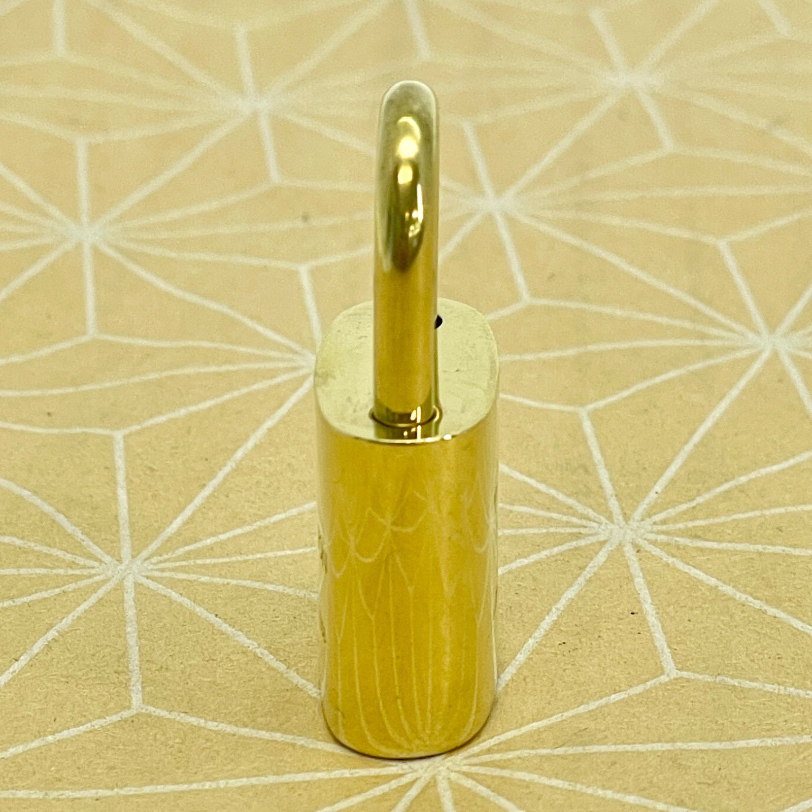 https://assets.mercari-shops-static.com/-/large/plain/2JUd2o36km2yXDGEqUsy5m.jpg@jpg