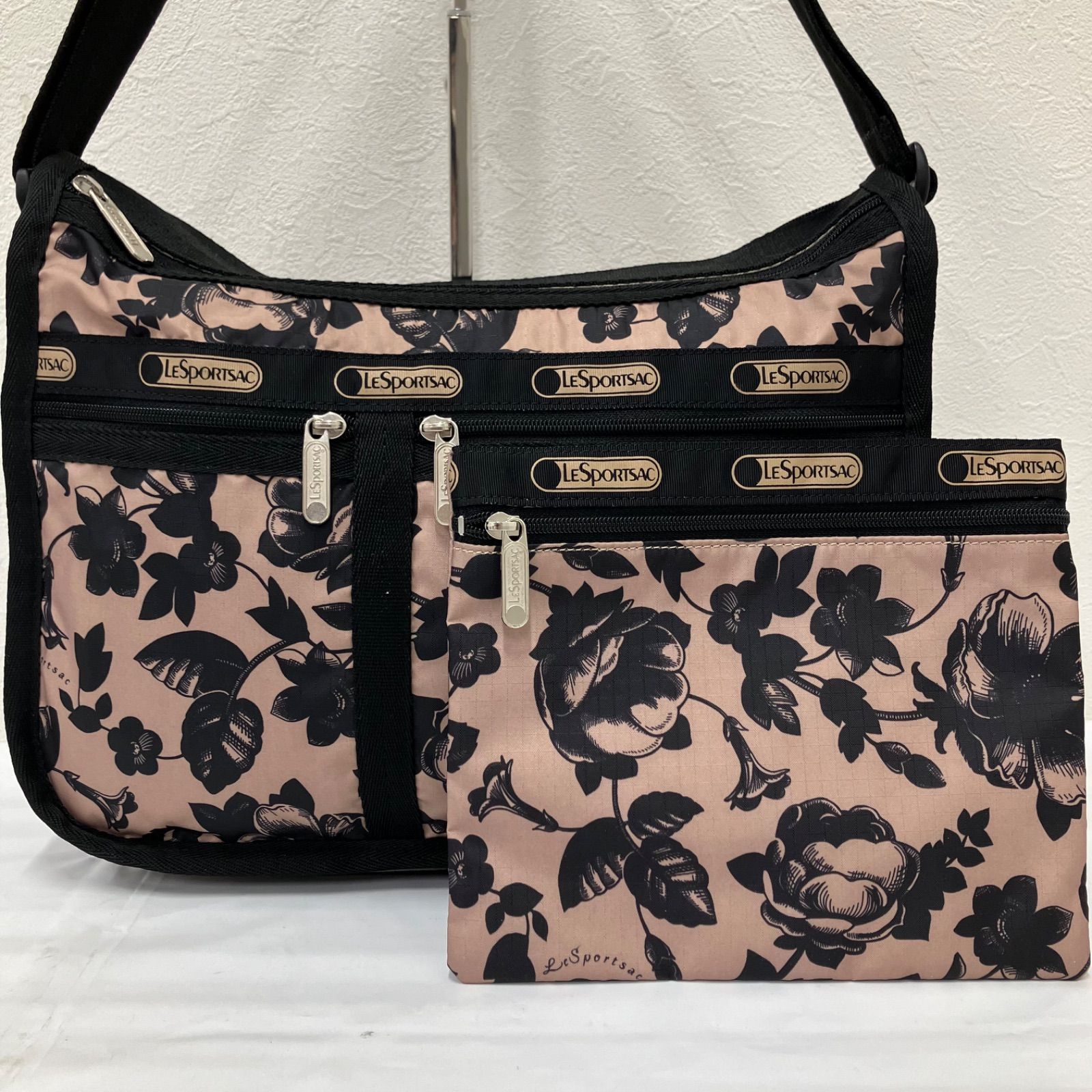 6690 LeSportsac レスポートサック ショルダーバッグ 斜めがけ 紐調節 