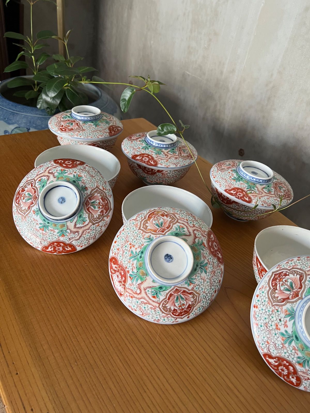 古伊万里 金彩色絵 色紙丸 向付 五客 明治(K-YC604) 江戸時代〜明治時代 古伊万里 色絵／金彩 赤絵蓋茶碗 6Pセット - メルカリ