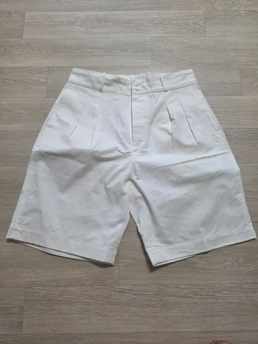 At Last&Co(アットラスト) ツータック ショーツ 白 34 出品