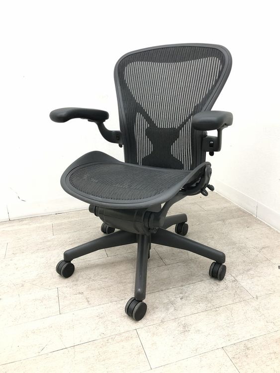 【中古品】ハーマンミラー 可動肘付アーロンチェア AE113AWB-0001 PJG1BBBK3D01 ブラック