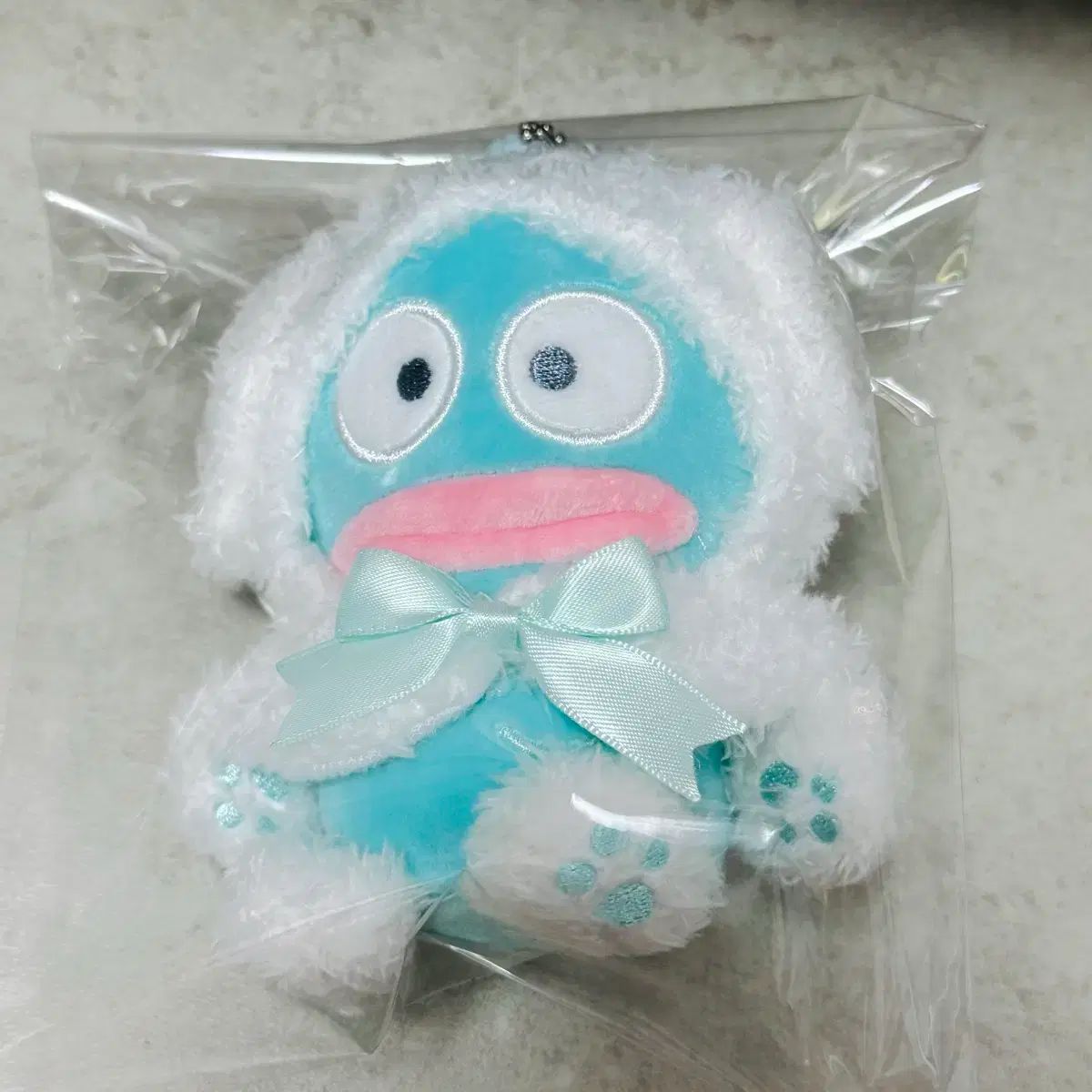Llavero esponjoso de peluche Sanrio Hangyodon, producto japonés