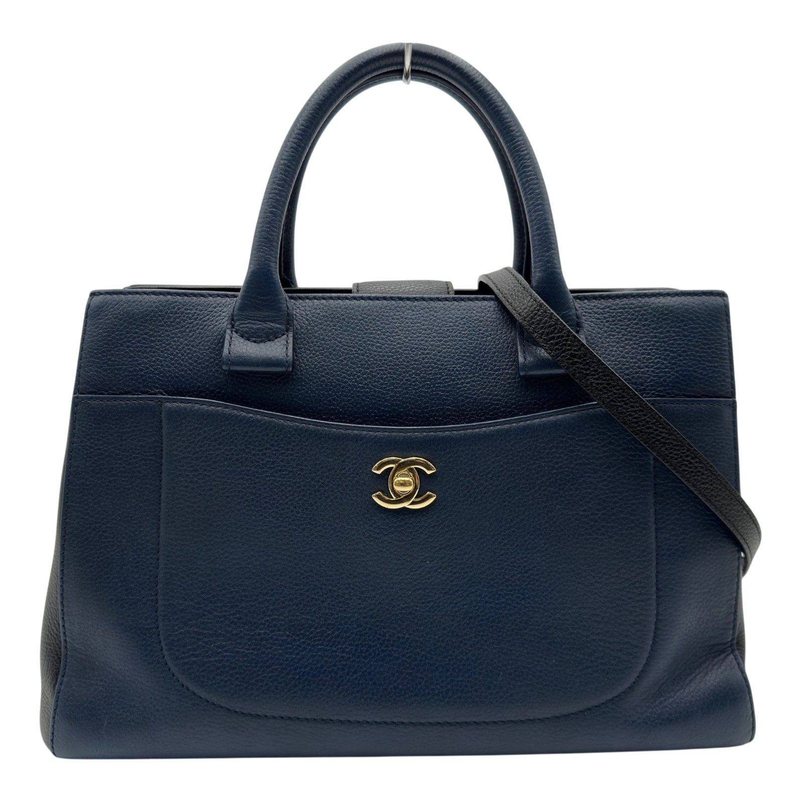 シャネル CHANEL ネオエグゼクティブトート A69930 24番台 ネイビー/ブラック シルバー金具 カーフスキン レディース ショルダーバッグ