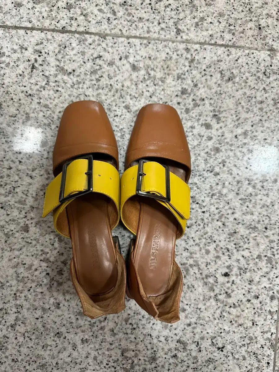 Jil Sander ジルサンダー アンクル ストラップ フラット シューズ イェロー/ブラウン