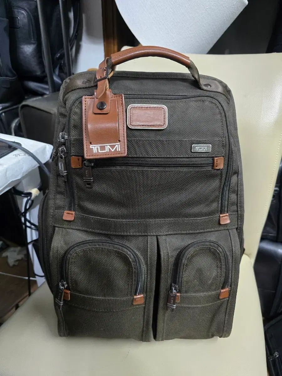 トゥミ(TUMI) アルファ コンパクト ラップトップ バックパック(ブリーフパック) 26173ESH 出品