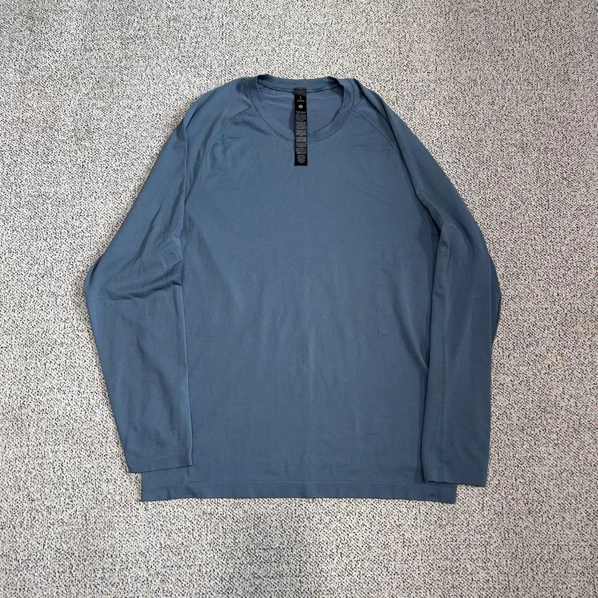 ルルレモン メタルベント ロングTシャツ