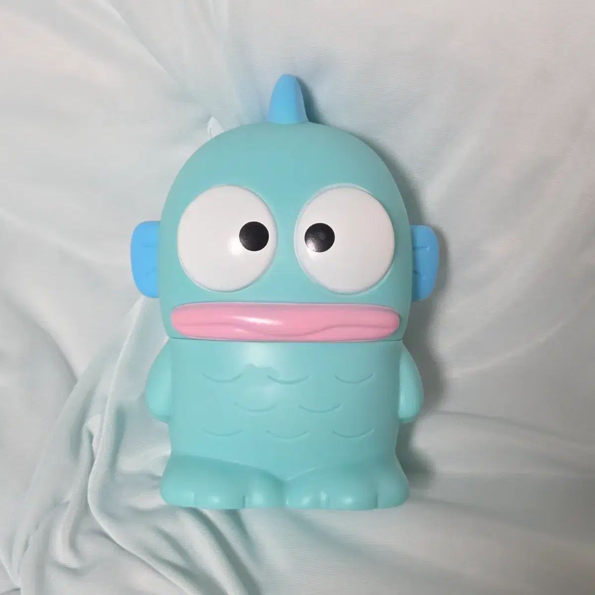 Alcancía figura Sanrio Hangyodon