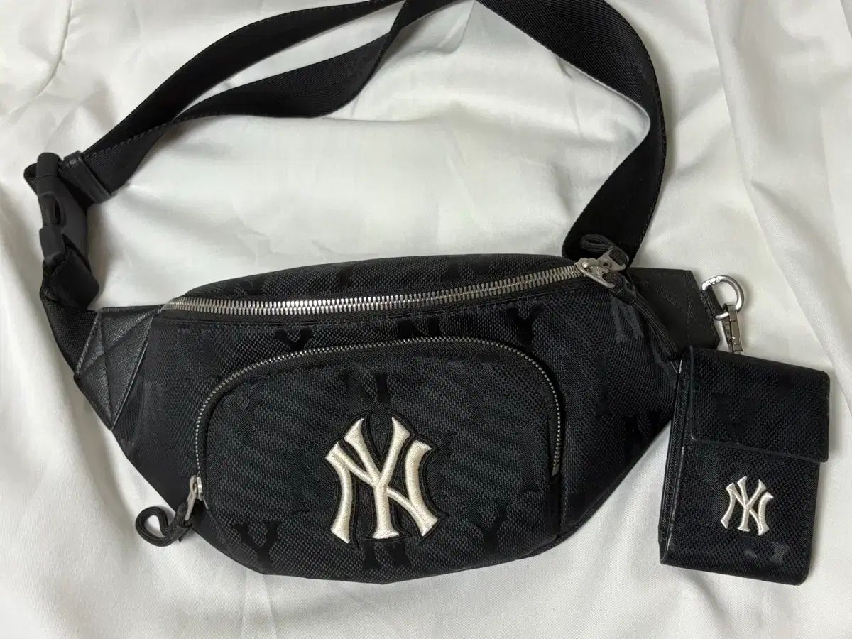 MLB ニューヨーク・ヤンキース パータン ヒップバッグ ポーチ セット 6,822円