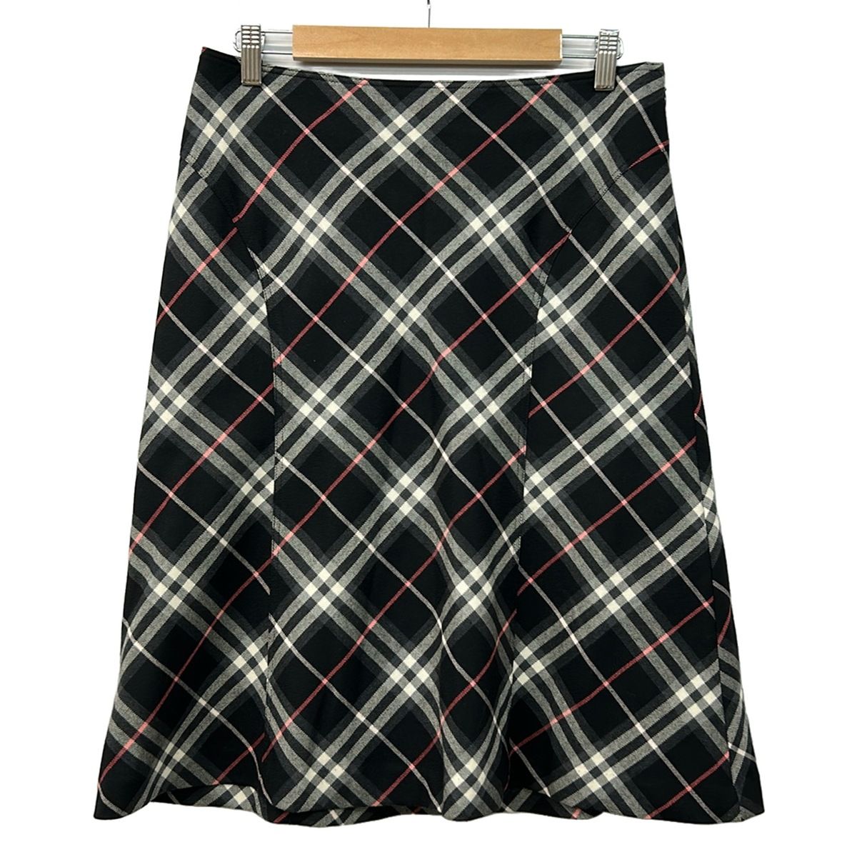 Burberry LONDON(バーバリーロンドン) スカート サイズ44 XL レディース - 黒×グレー×マルチ ひざ丈/チェック柄