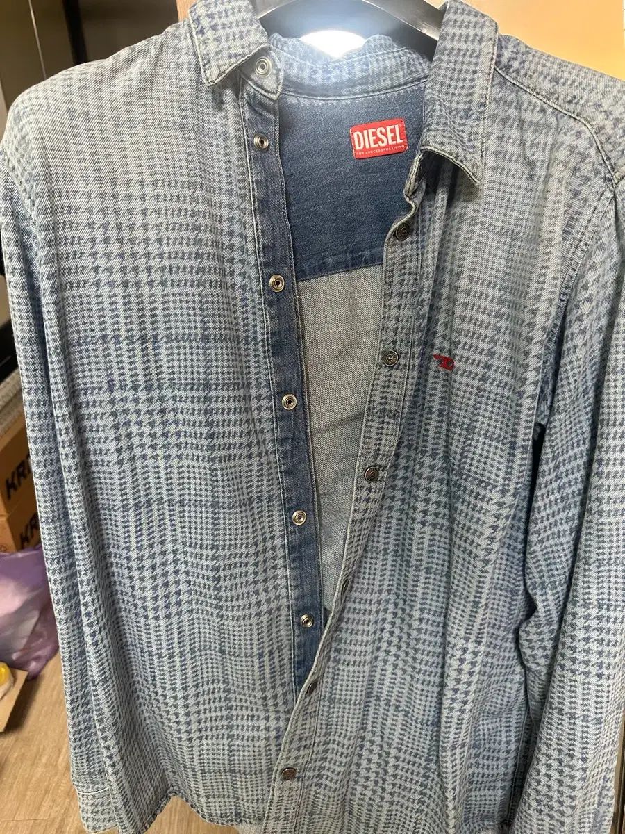 DIESEL 福岡 限定モデル デニム シャツ 出品 35,874円