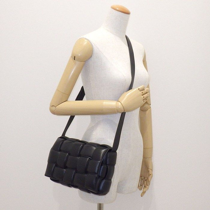 ボッテガ・ヴェネタ BOTTEGA VENETA ショルダーバッグ パデッド カセット クラシック 591970 VCQR1 8425 ブラック ラムスキン 【中古】 ボッテガ・ヴェネタ BOTTEGA VENETA ショルダーバッグ パデッド カセット クラシック 591970 VCQR1 8425 ブラック ラムスキン 【中古】
