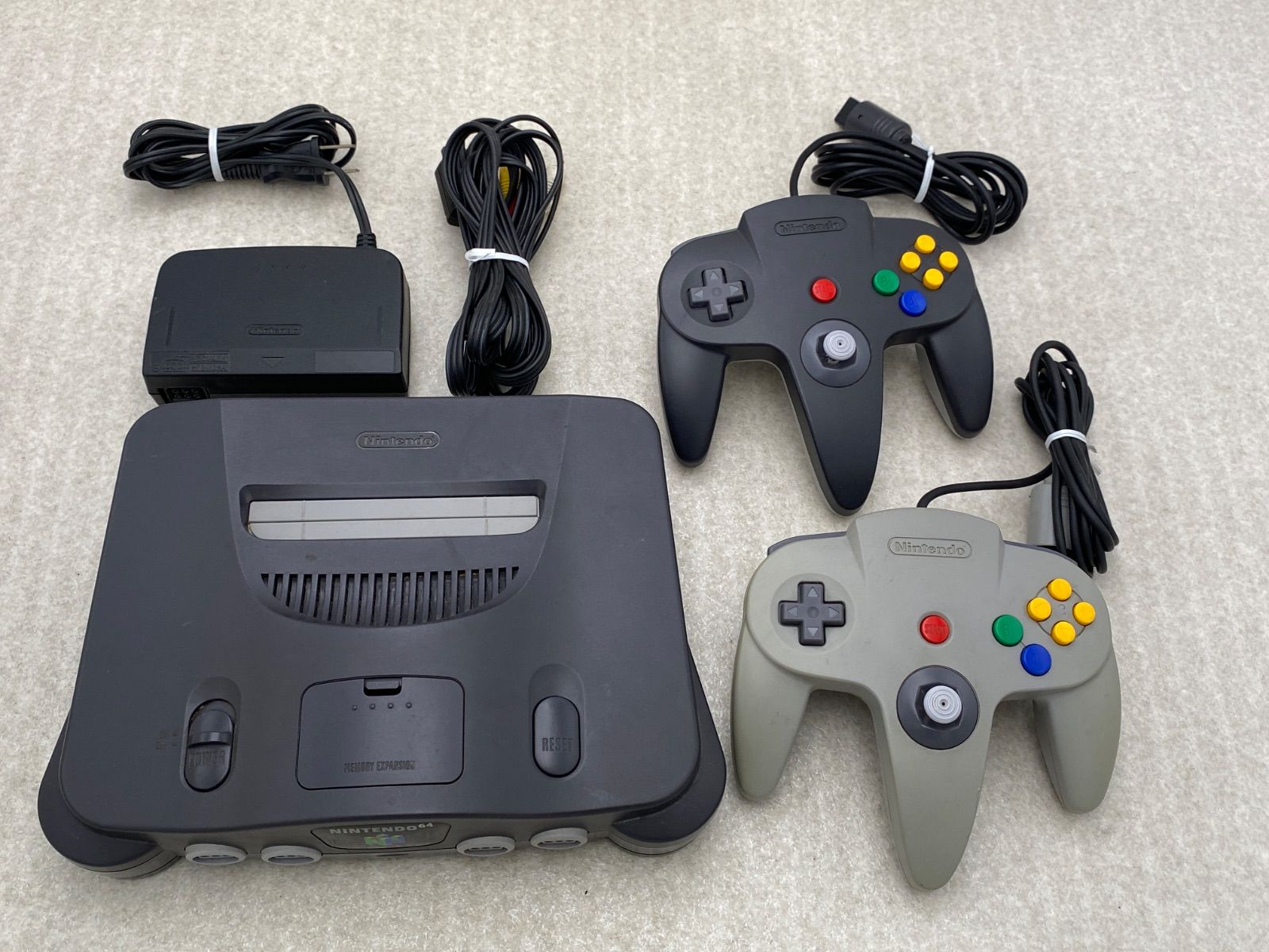 ニンテンドー64 本体 　動作品　コントローラー２点 5,680円