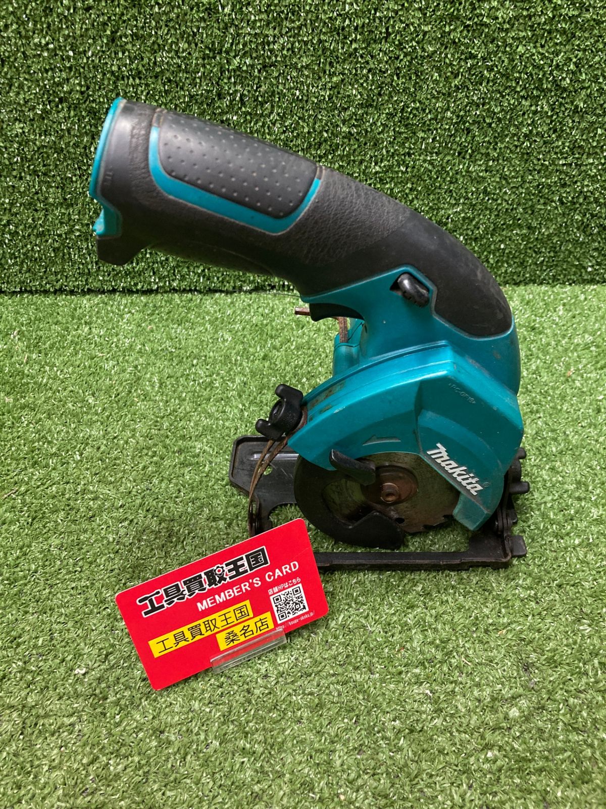【中古品】【0902】★makita(マキタ) 85㎜10.8v充電式マルノコ 鉄板ベース (本体のみ) HS300DZ　ITLNTZ3RL8LO