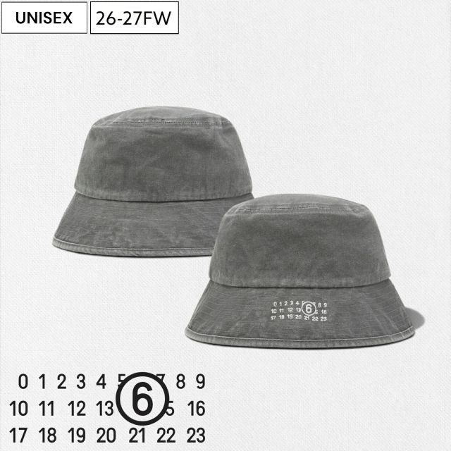 【定価30,800円(税込)】MM6 Maison Margiela エムエムシックス メゾンマルジェラ 美しいヴィンテージウォッシュデニムにナンバリング刺繍！幅広のつばで小顔効果抜群！ウォッシュデニムバケットハット カレンダーロゴ キャップ 帽子 グレー