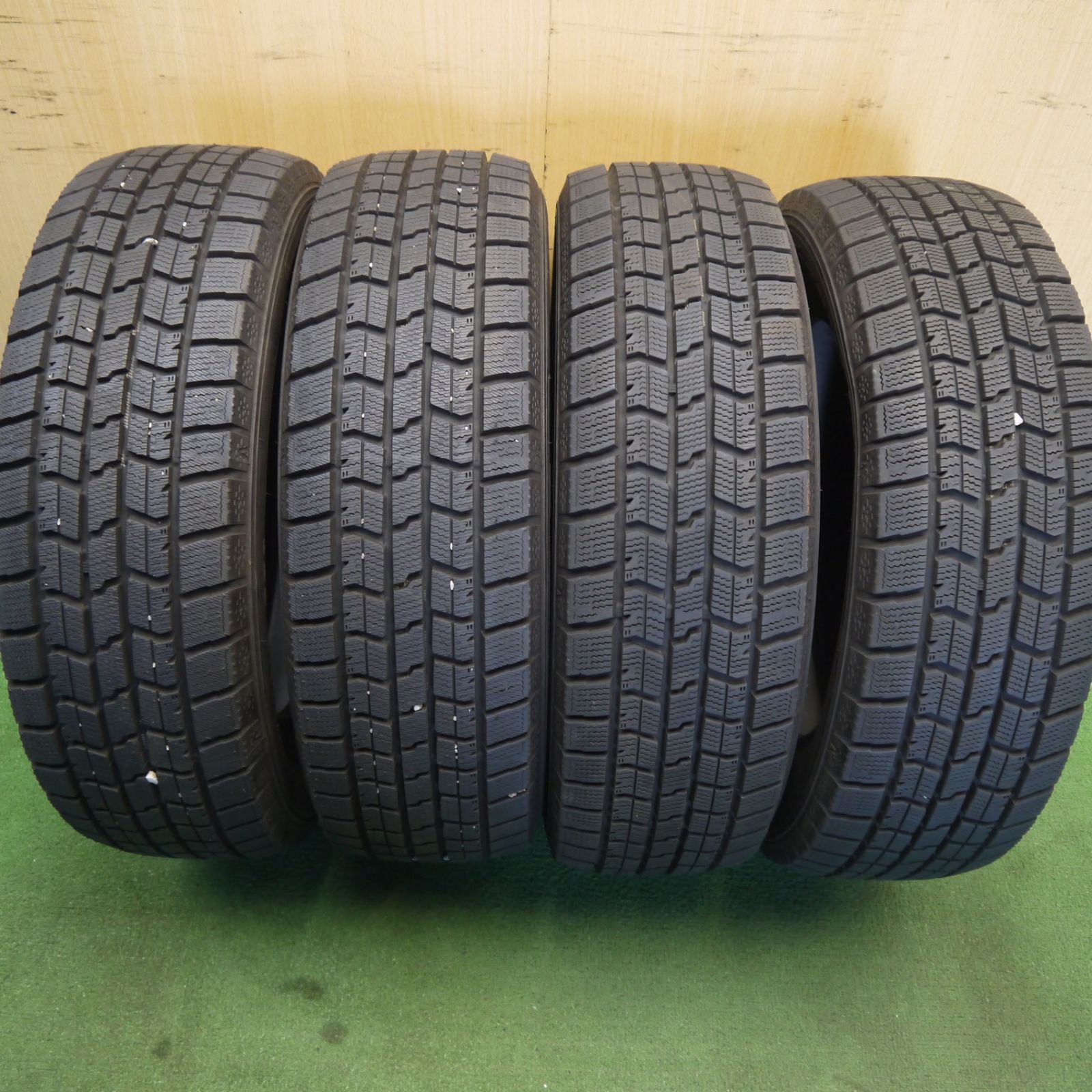 超バリ溝！23年！ほぼ10分★スタッドレス 185/65R15 グッドイヤー アイスナビ7 タイヤ 15インチ プリウス シエンタ デミオ ノート マツダ2 等★6072205Hスタ