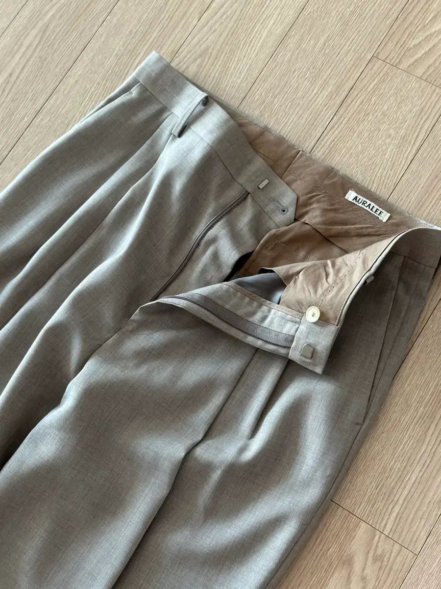 オーラリー (3) WASHABLE WOOL TROPICAL SLACKS