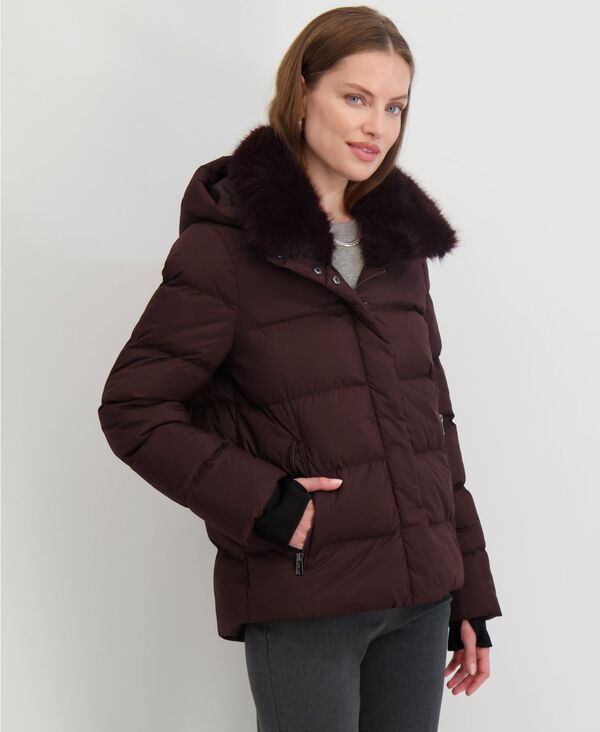 タハリ レディース アウター ジャケット・ブルゾン コート Tahari Womens FauxFurCollar Hooded Puffer Coat Merlot