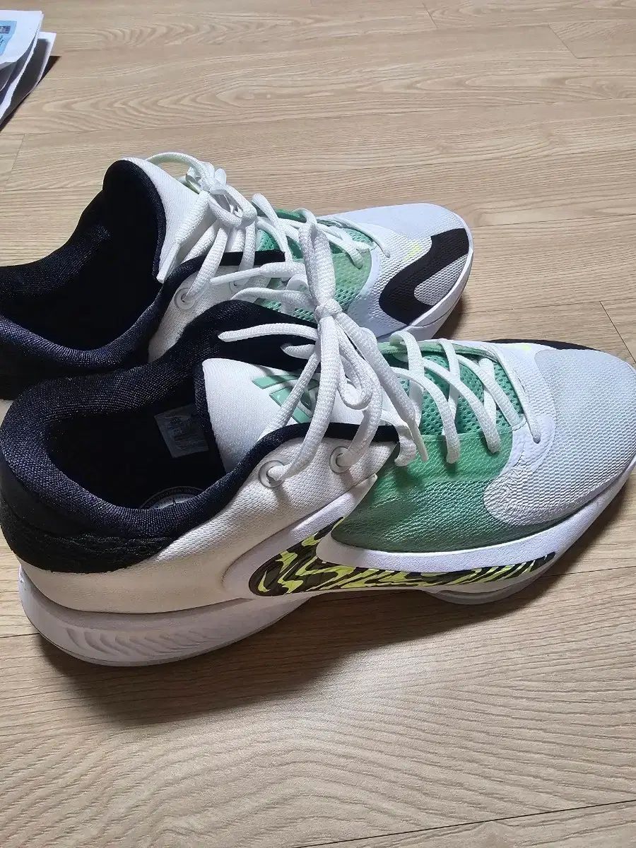NIKE(ナイキ)の様々な靴を出品します 4足 18,963円