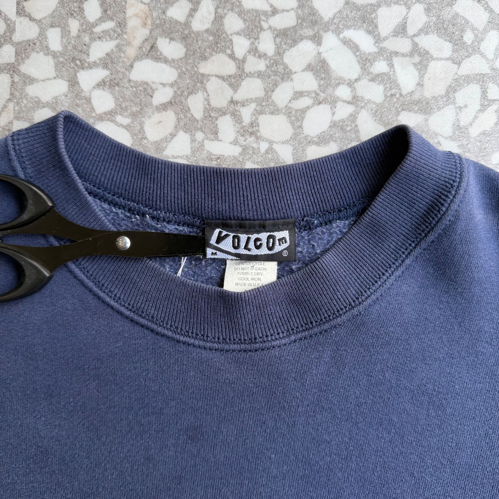 [ Archive アーカイブ Y2K ]　VOLCOM / 90’s usa製 logo sweat size M ヴォルコム　　横ノリ　ロゴスウェット　ストリート　 sk8 アメリカ製　スケーター　紺　トレーナー