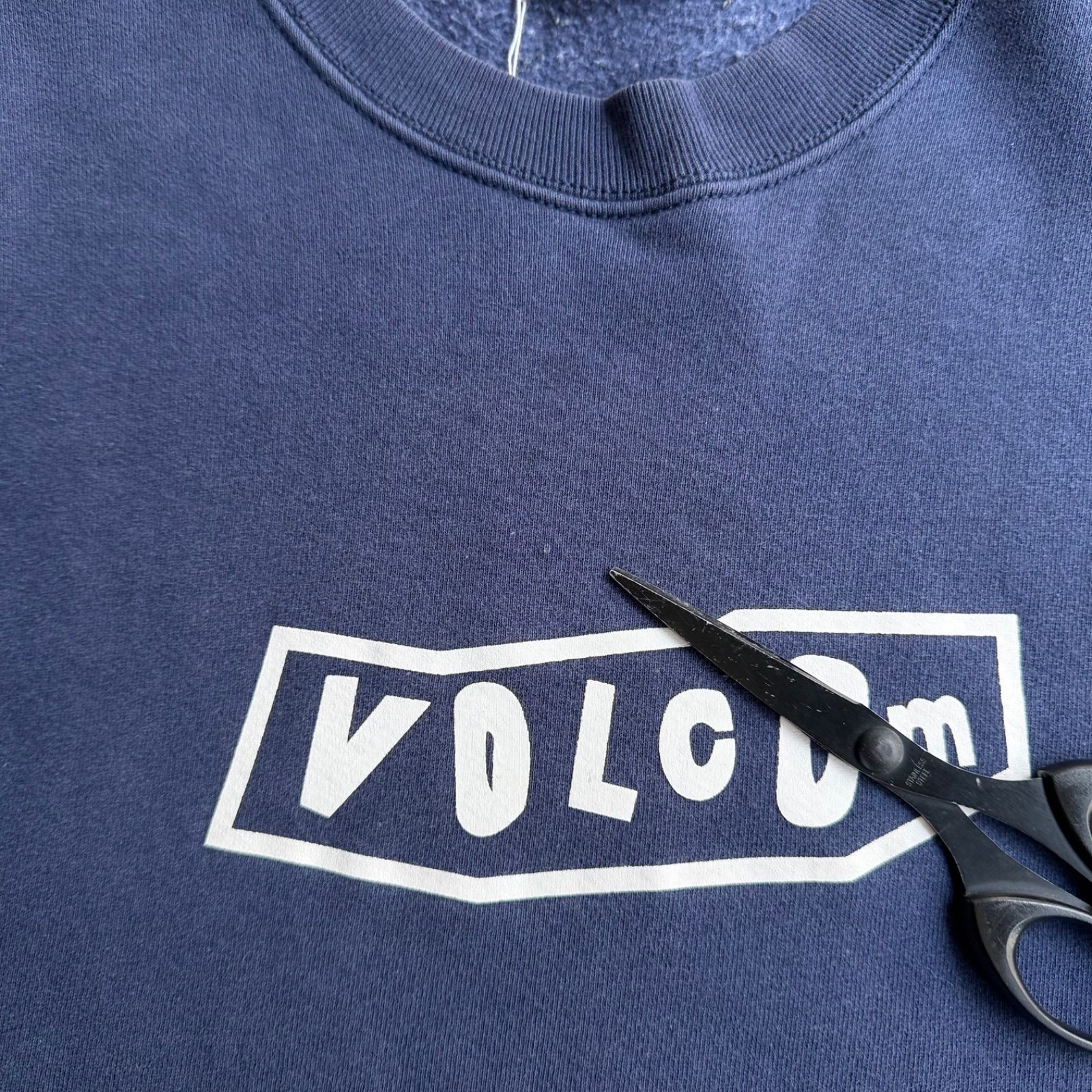 [ Archive アーカイブ Y2K ]　VOLCOM / 90’s usa製 logo sweat size M ヴォルコム　　横ノリ　ロゴスウェット　ストリート　 sk8 アメリカ製　スケーター　紺　トレーナー