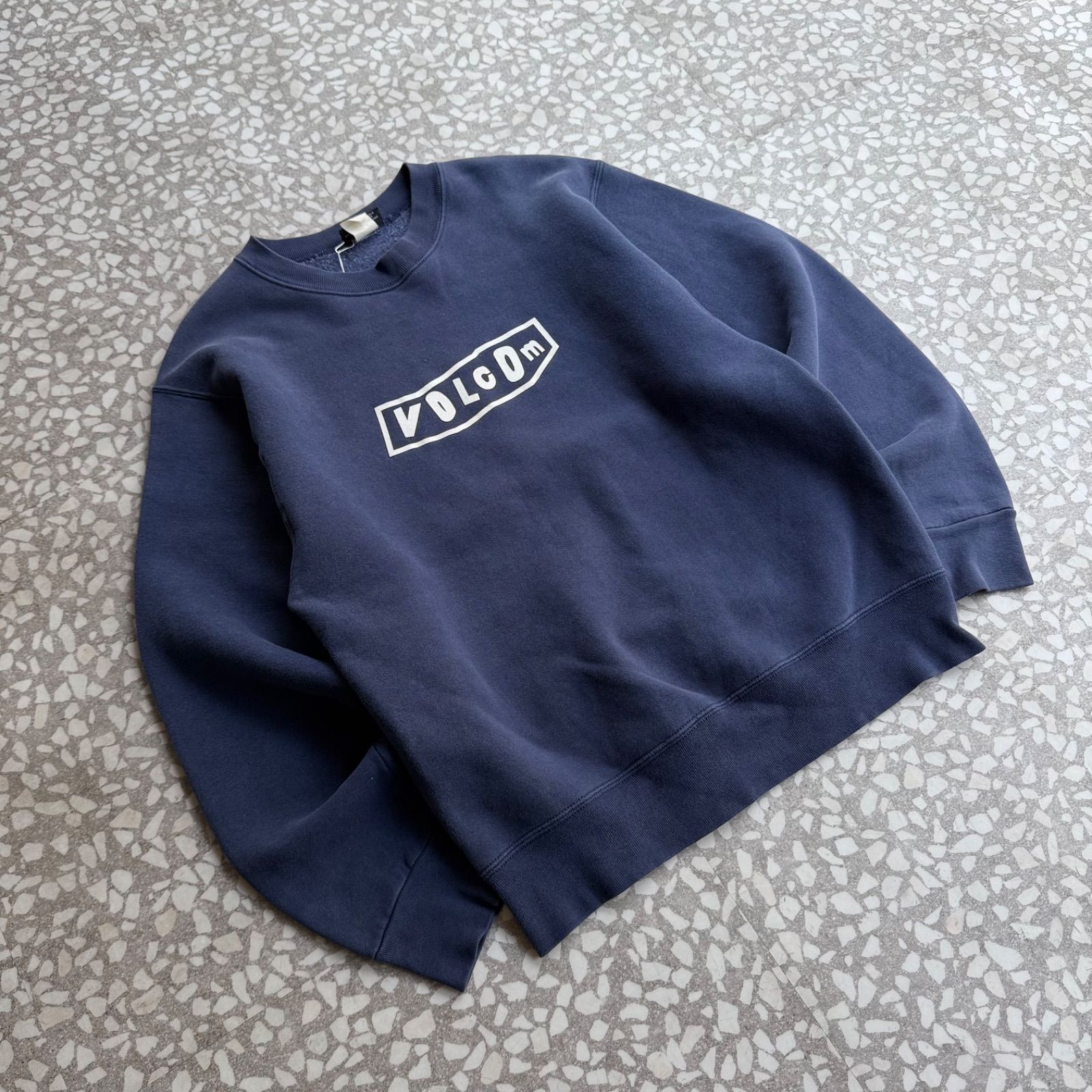 [ Archive アーカイブ Y2K ]　VOLCOM / 90’s usa製 logo sweat size M ヴォルコム　　横ノリ　ロゴスウェット　ストリート　 sk8 アメリカ製　スケーター　紺　トレーナー