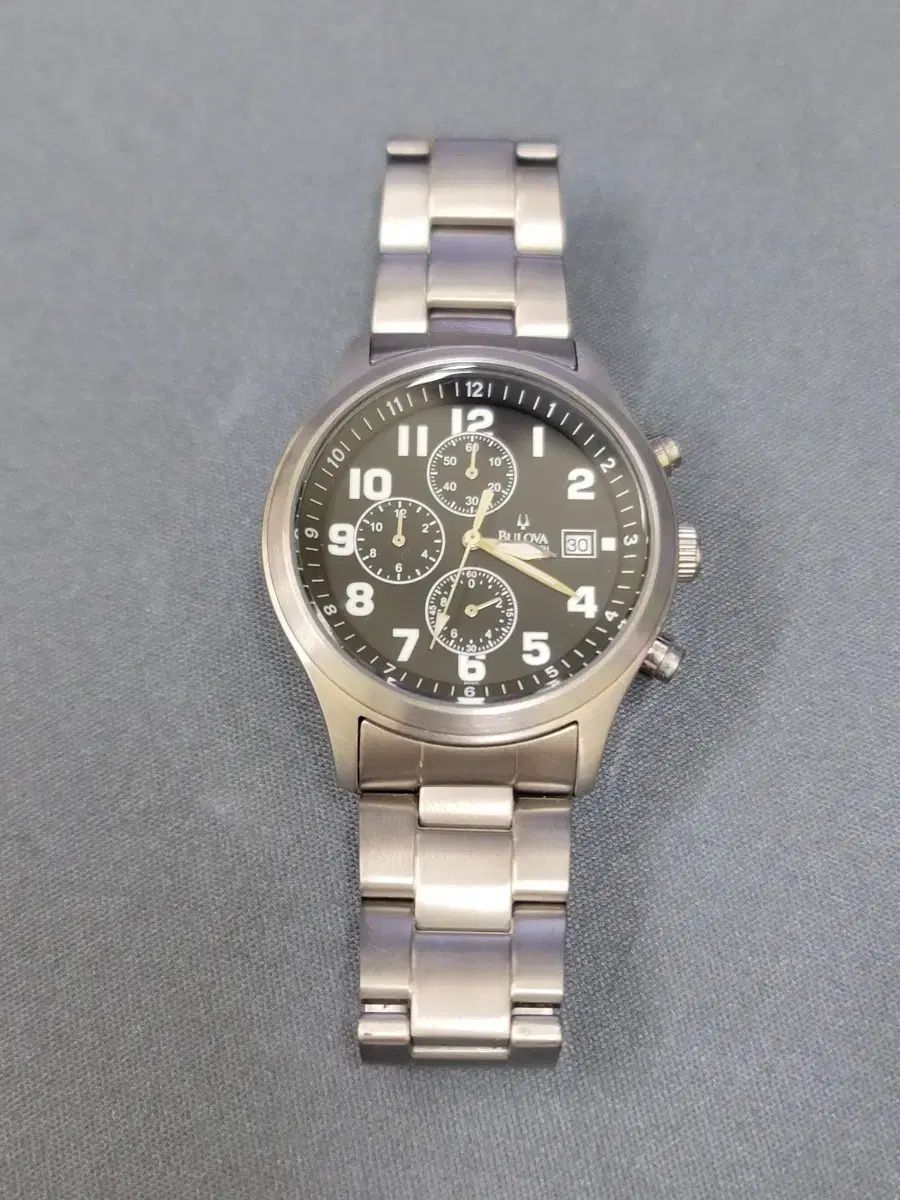 BULOVA チタン クロノグラフ メンズ Tシャツ