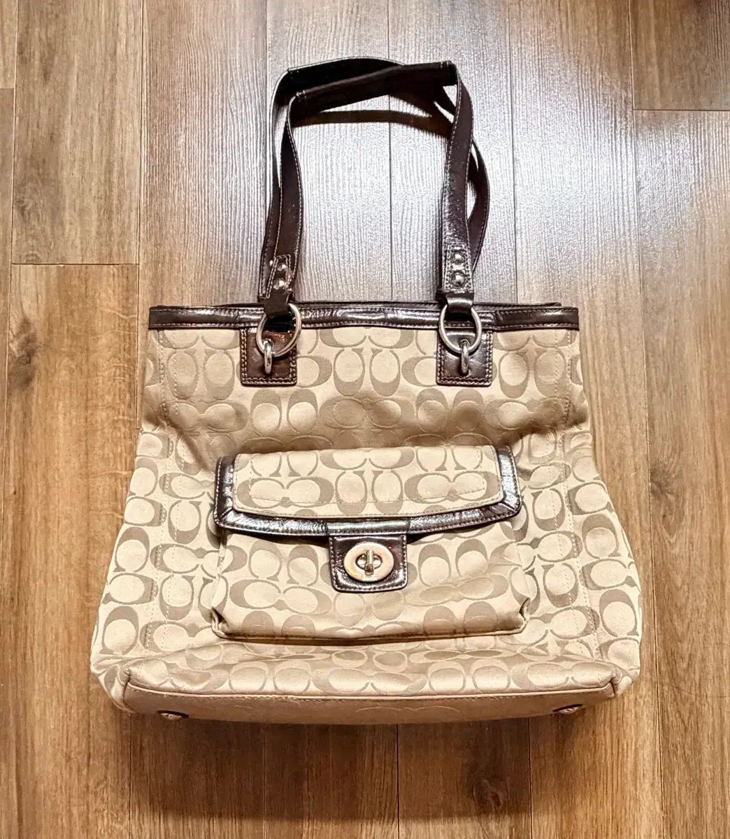 COACH シグネチャー ショルダーバッグ ベージュ