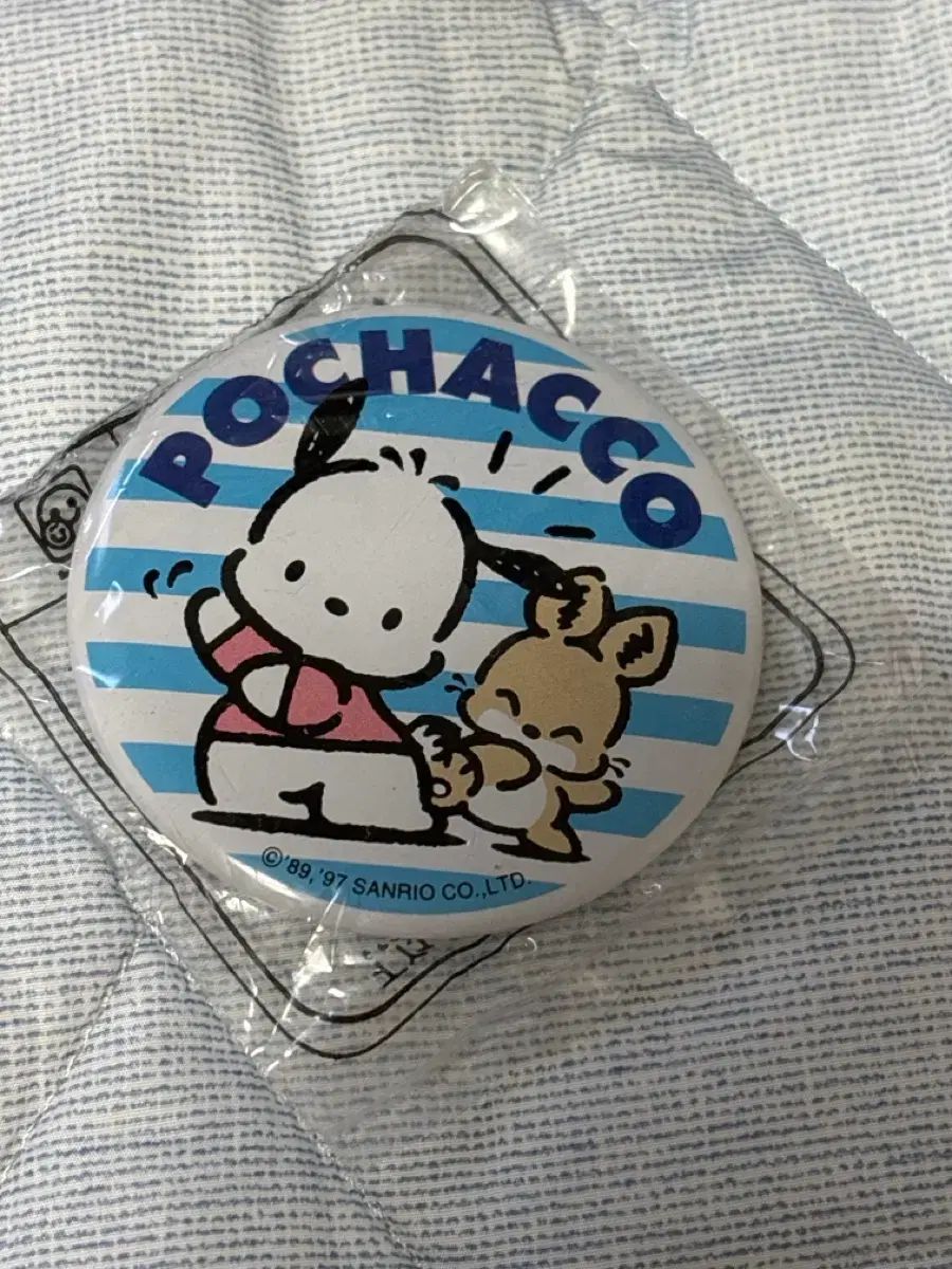 Insignia de Sanrio Pochacco sin abrir