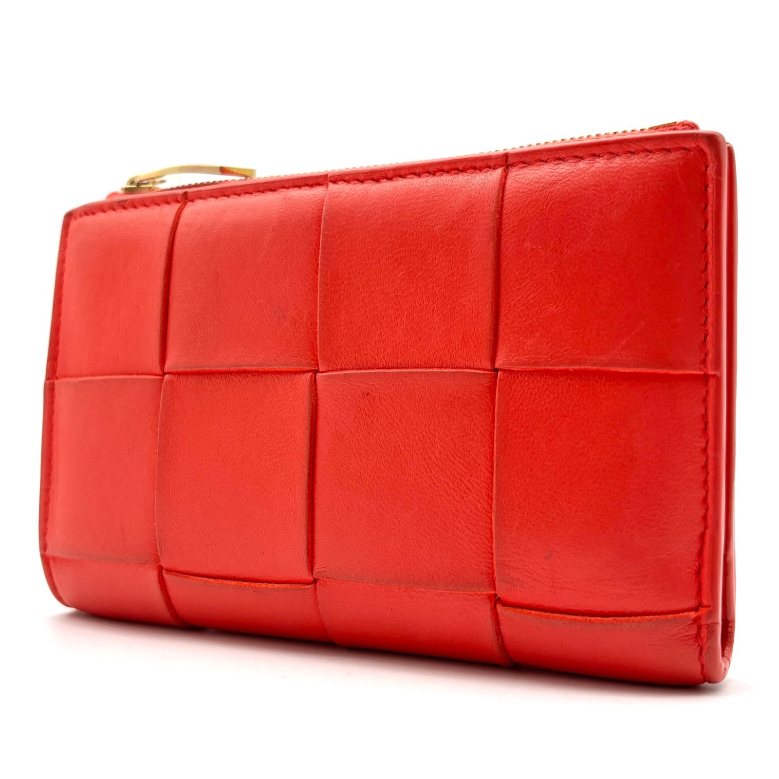 美品 ボッテガヴェネタ BOTTEGA VENETA カセット マキシイントレチャート 二つ折り財布 レザー レッド 赤 RFID コンパクト 大容量 お盆 帰省 敬老の日 シルバーウィーク 秋 ハロウィン ギフト プレゼント