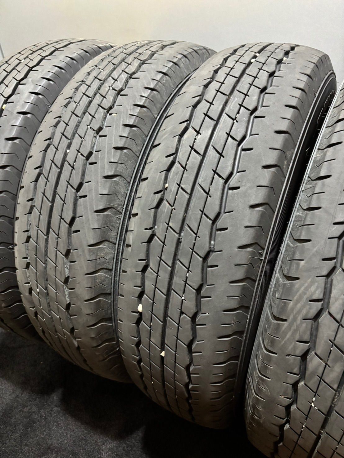 ★195/80R15 107/105S LT DUNLOP/SP175N 24年製 夏タイヤ サマータイヤ 4本 ダンロップ ハイエース キャラバン (南5-M887) 16,800円