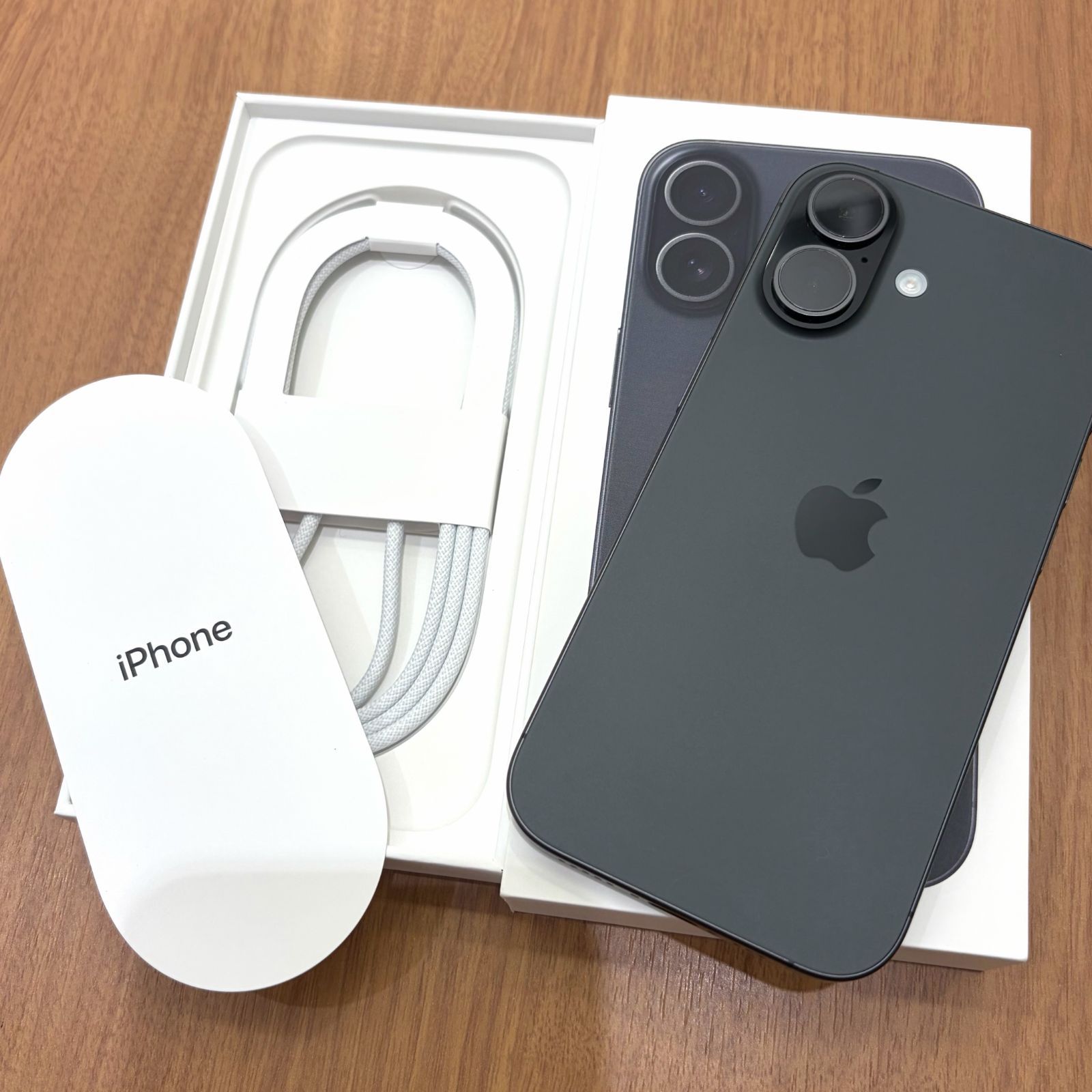 μ【Aランク】バッテリー容量100% 国内版SIMフリー iPhone17 256GB ブラック MG674J/A