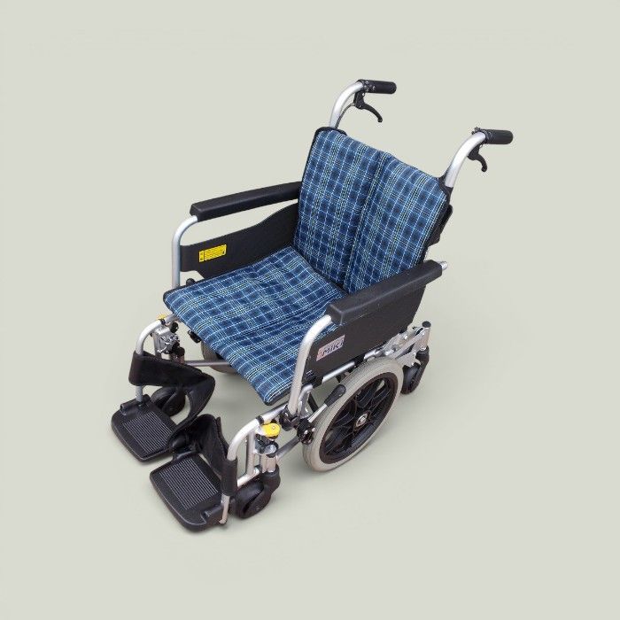 送料無料（一部地域を除く）介助用 車椅子 SKT-6 6輪　　　　ts-26-0727-08