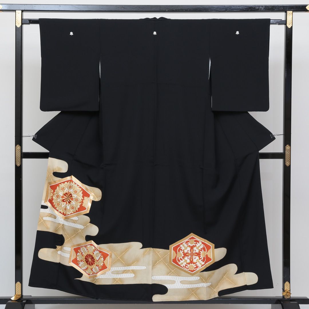 黒留袖 袷 身丈153cm 裄丈62cm 正絹 Sランク 五つ紋 (橘) フォーマル 広衿 Sサイズ 刺繍 エ霞 菊亀甲 黒系 RP 1213-06408