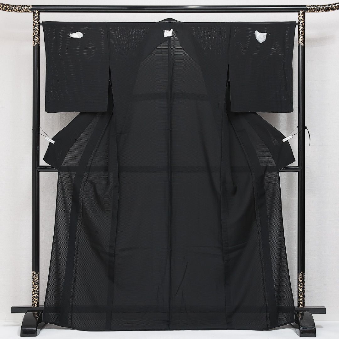 未使用品 夏物 黒紋付 絽 身丈167cm 裄丈67cm 正絹 Nランク 五つ紋 (違い矢) 弔事用 広衿 XLサイズ しつけ糸 黒系 M4 1230-06886