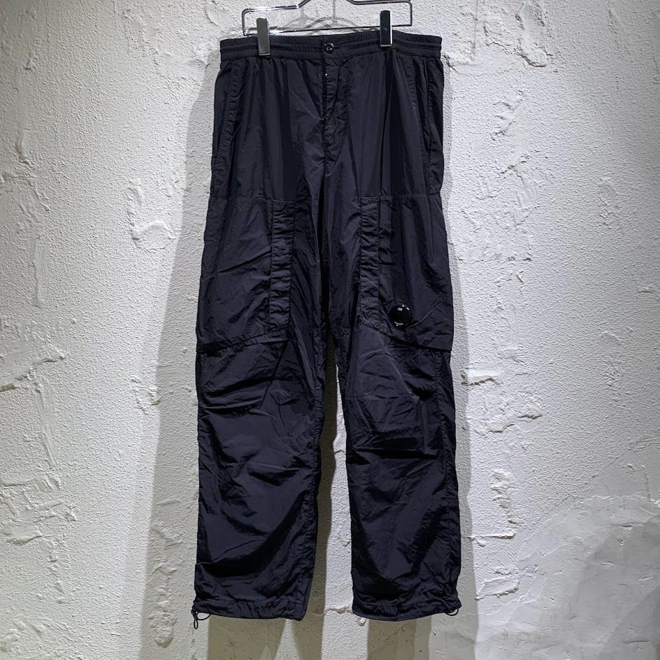 お得，限定SALE C.P.Company Chrome-R Lens Cargo Pants 46 ブラック ワークパンツ・カーゴパンツ・ペインターパンツ
