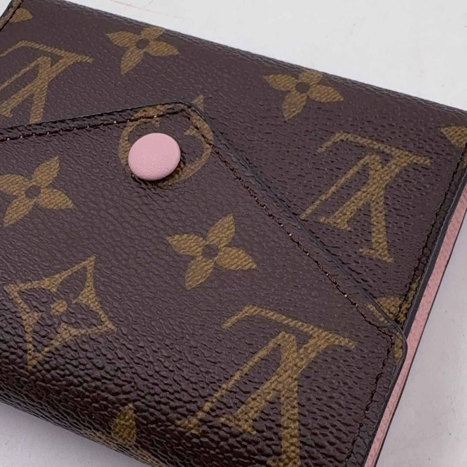 新着】LOUIS VUITTON ポルトフォイユ ヴィクトリーヌ モノグラム