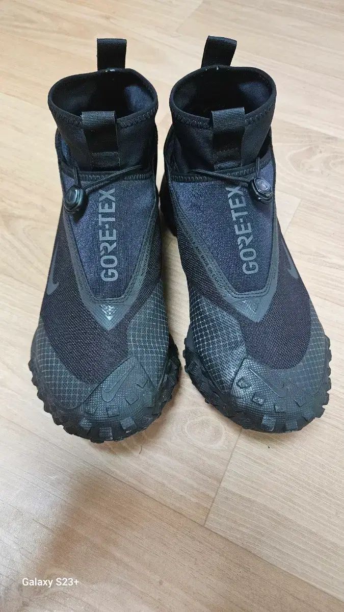 ナイキ acg マウンテン フライ ハイ 260