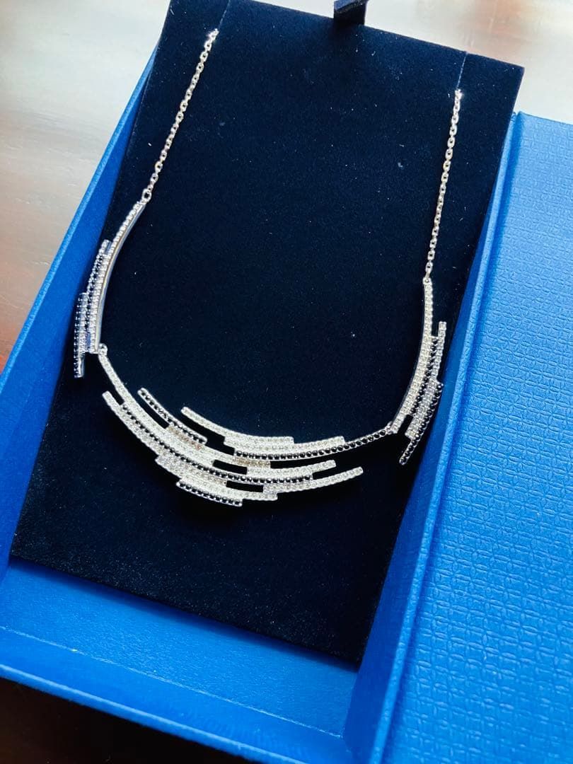 新品　スワロフスキー Swarovski Fluidity ネックレス 希少