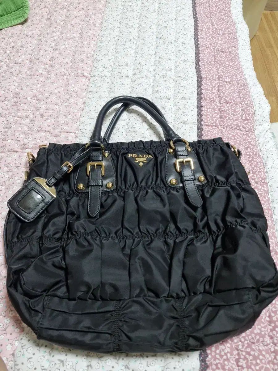 PRADA プラダ シャーリング ショルダーバッグ ブラック