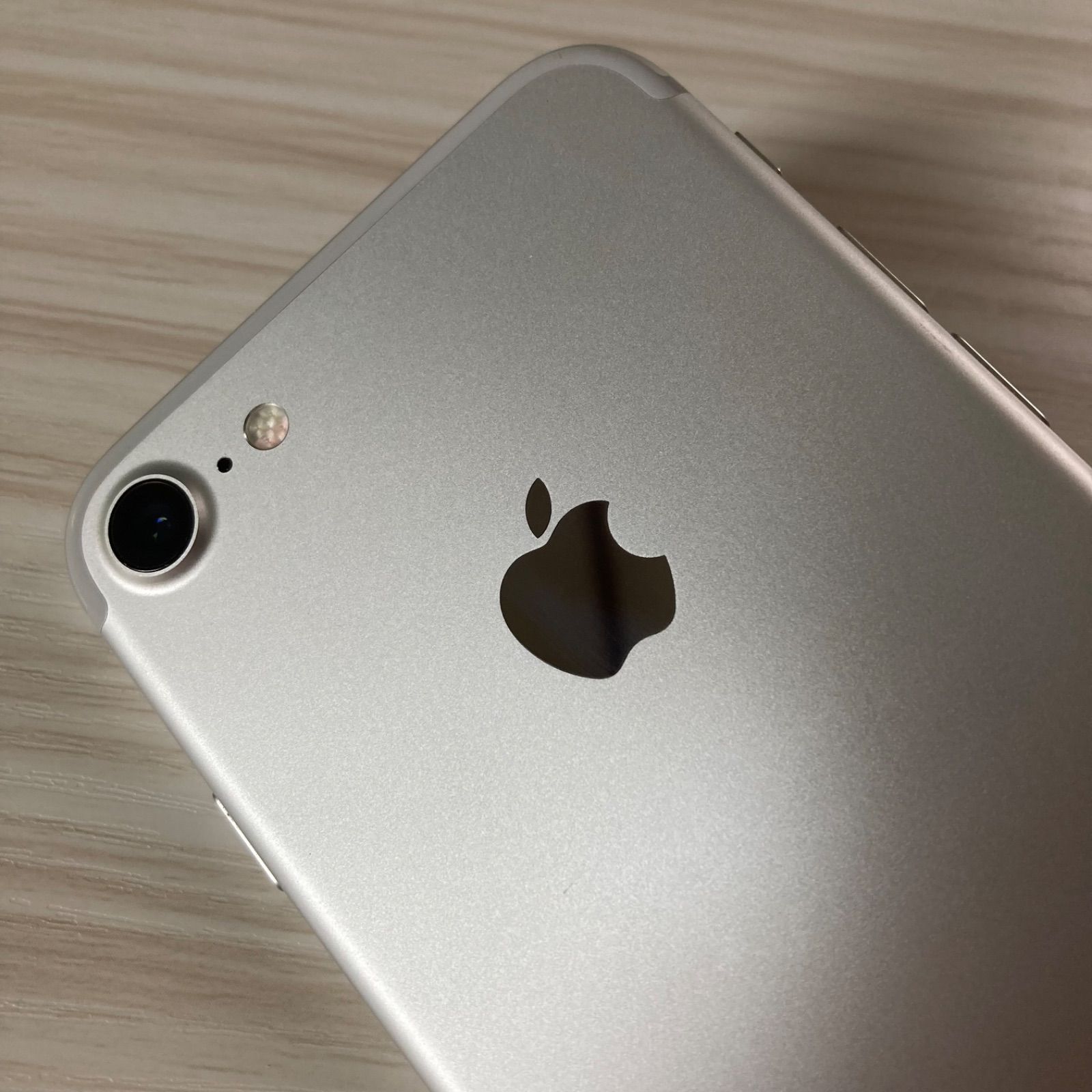 iPhone7 128GB Silver バッテリー78% SIMフリー - メルカリ