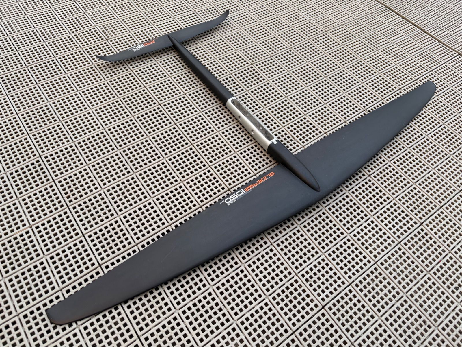 《中古品》Starboard QL2タイプのカーボンフォイル セット（フロントGlider Pro 1050 + テイル pro HA 180 + QL2）