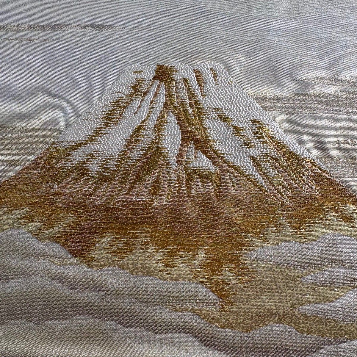 袋帯 名品 じゅらく 落款 横山大観 朝陽霊峰 箔 金糸 金色 お太鼓柄 正絹 【中古】